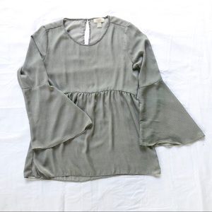 Gray Flowy Bell Sleeved Blouse